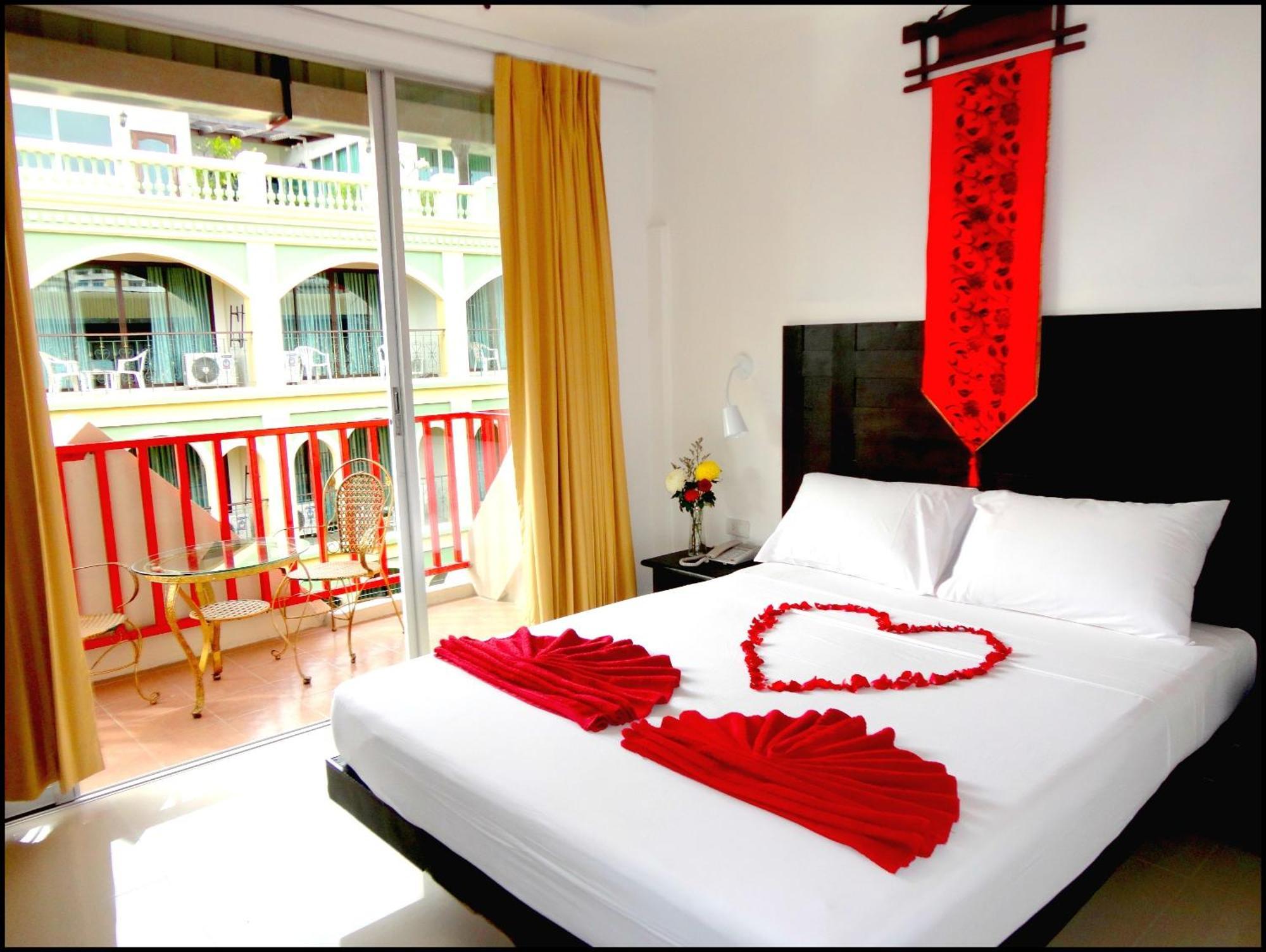 Boomerang Inn Phuket Extérieur photo