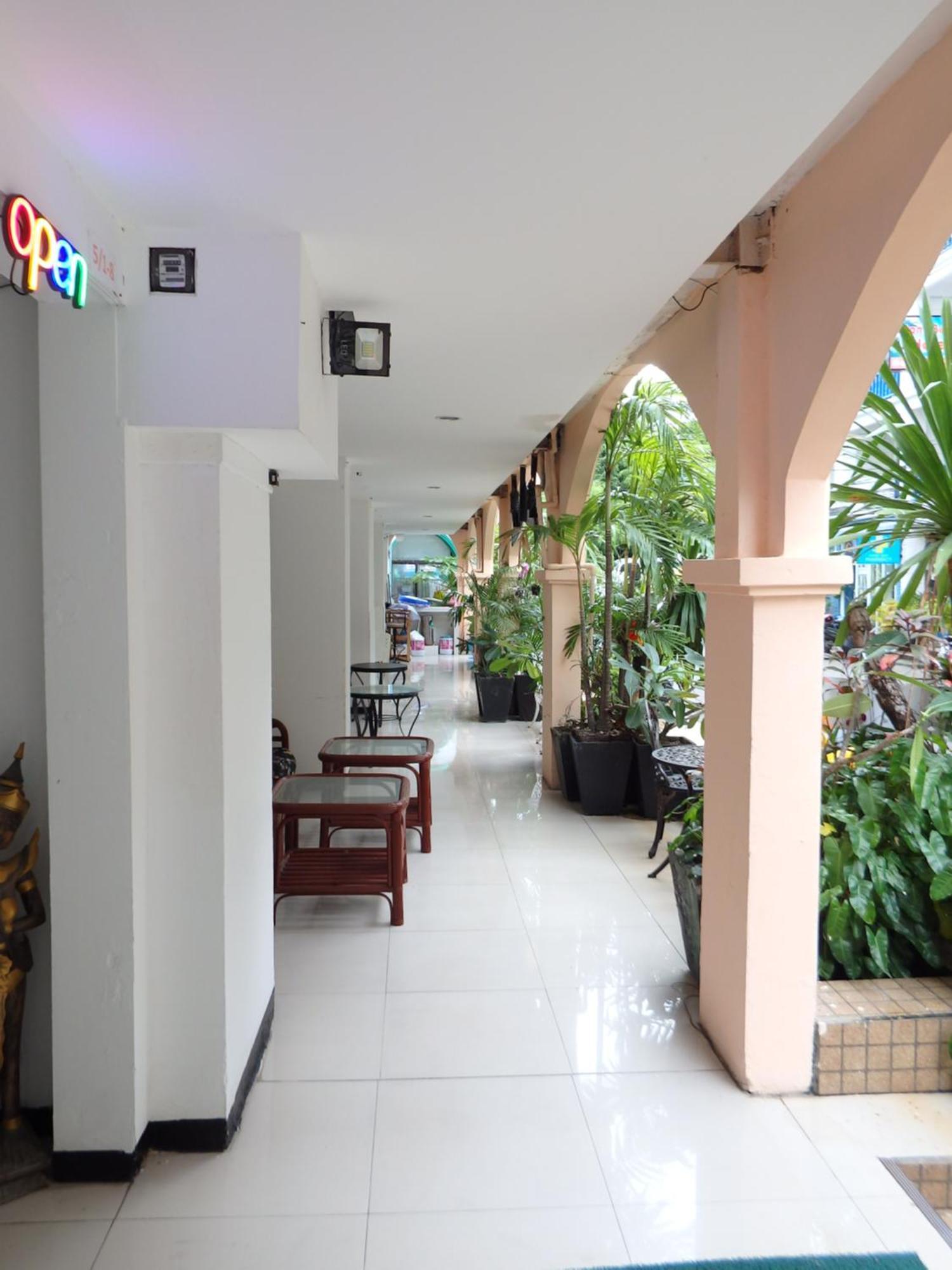 Boomerang Inn Phuket Extérieur photo