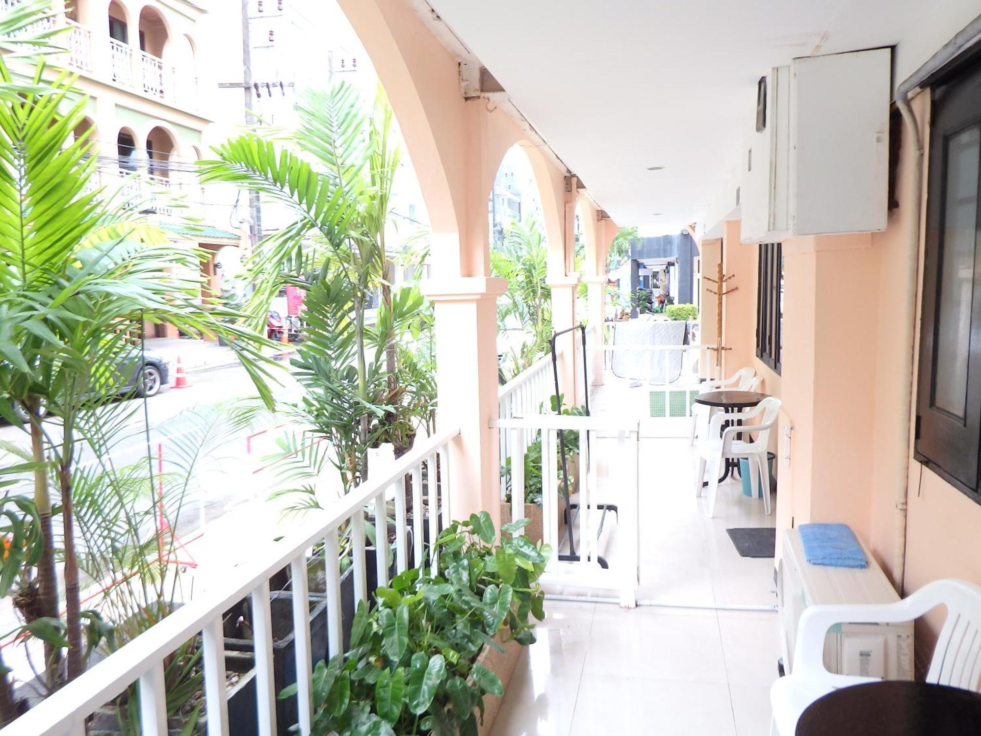 Boomerang Inn Phuket Extérieur photo