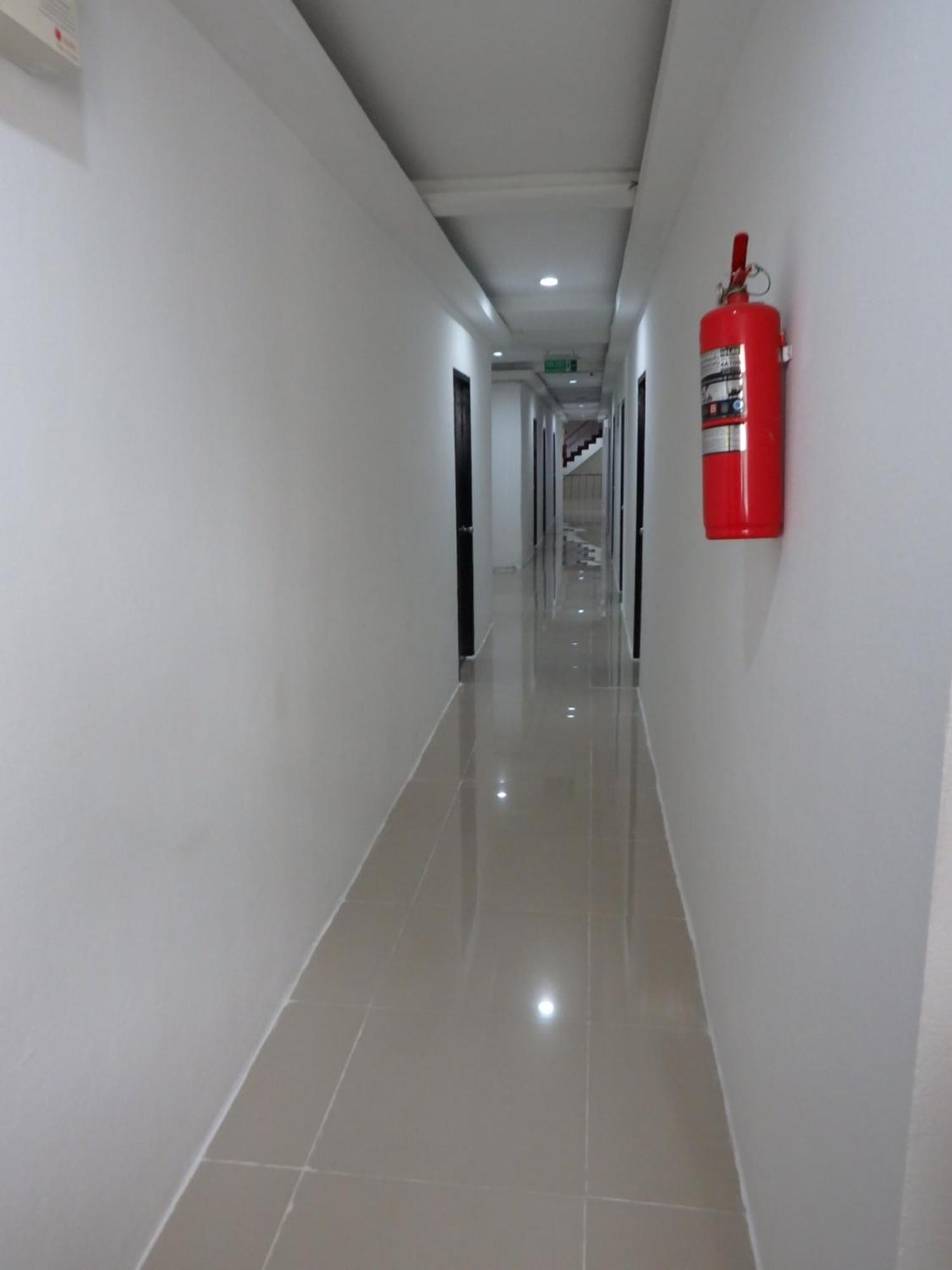 Boomerang Inn Phuket Extérieur photo