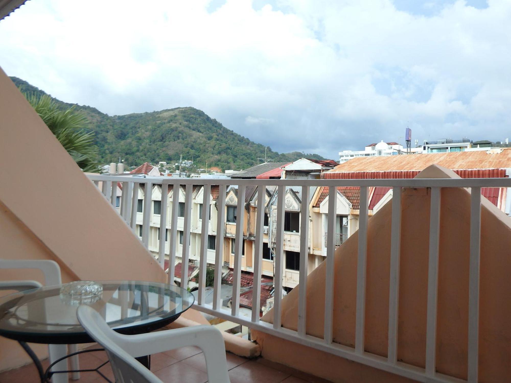 Boomerang Inn Phuket Extérieur photo