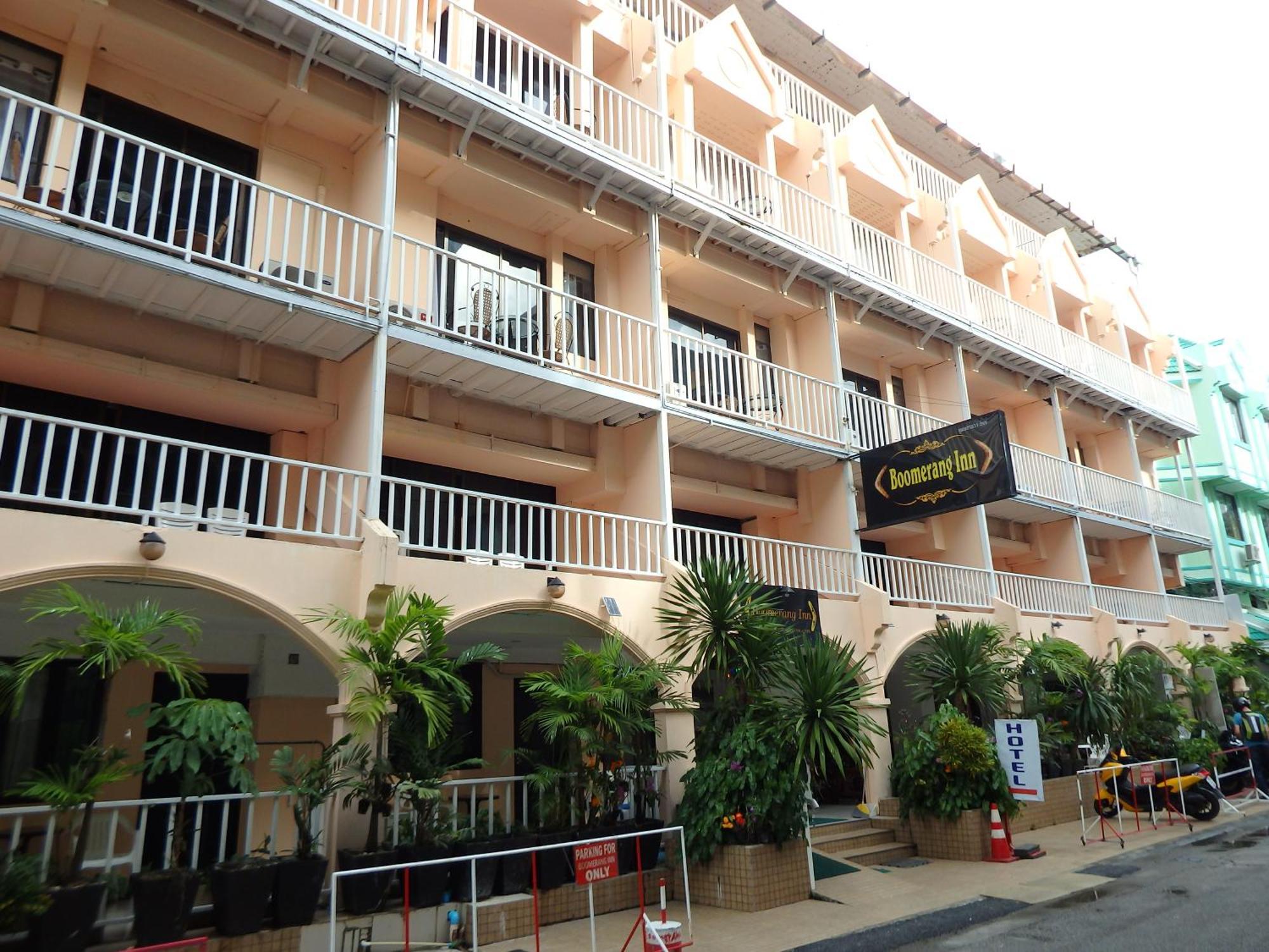 Boomerang Inn Phuket Extérieur photo
