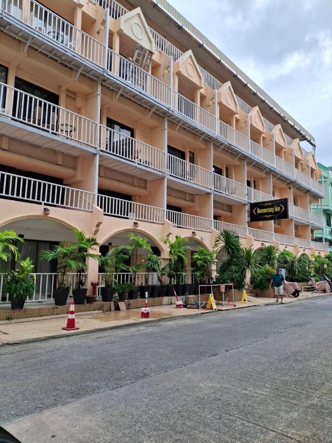 Boomerang Inn Phuket Extérieur photo