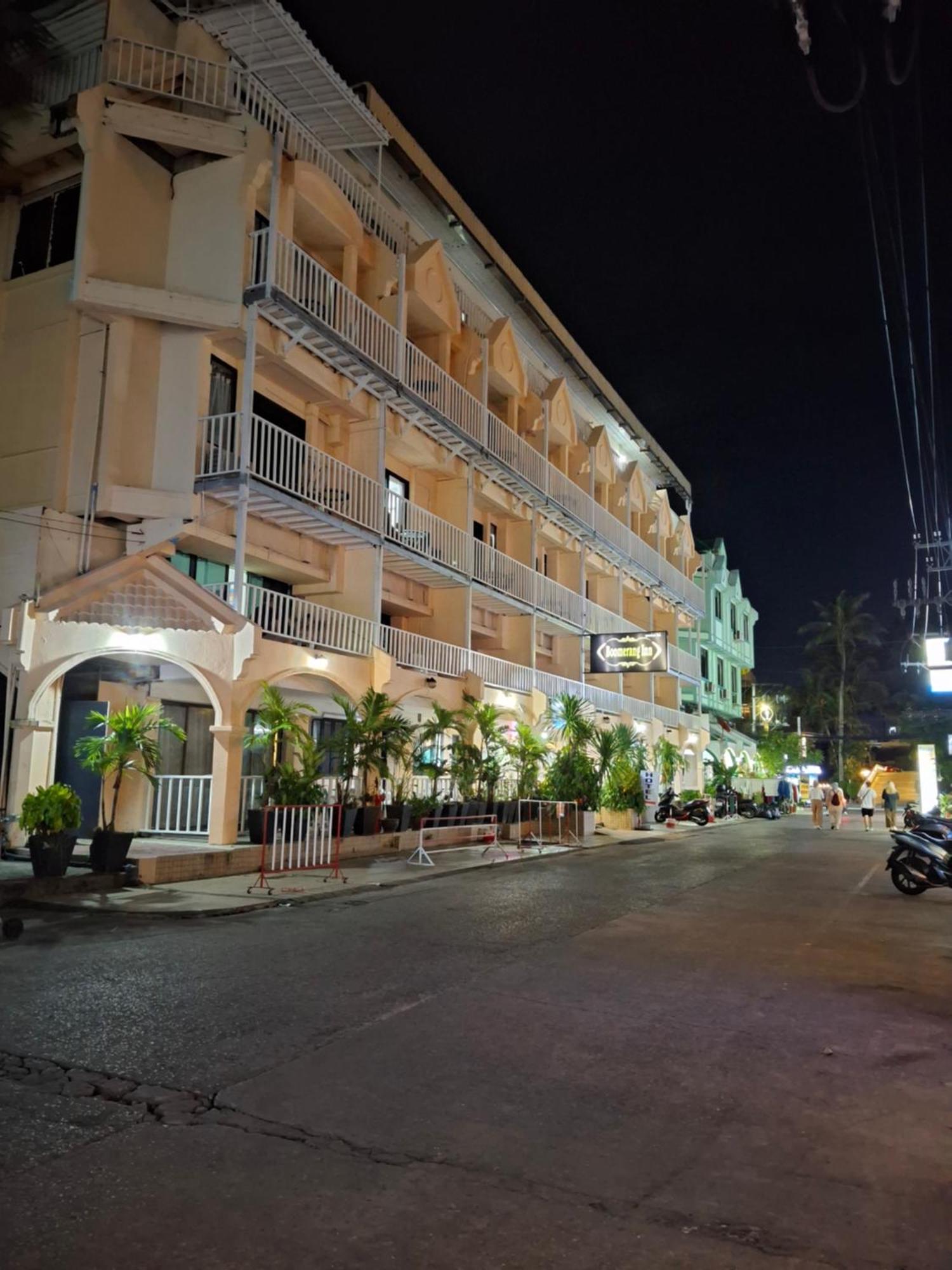 Boomerang Inn Phuket Extérieur photo