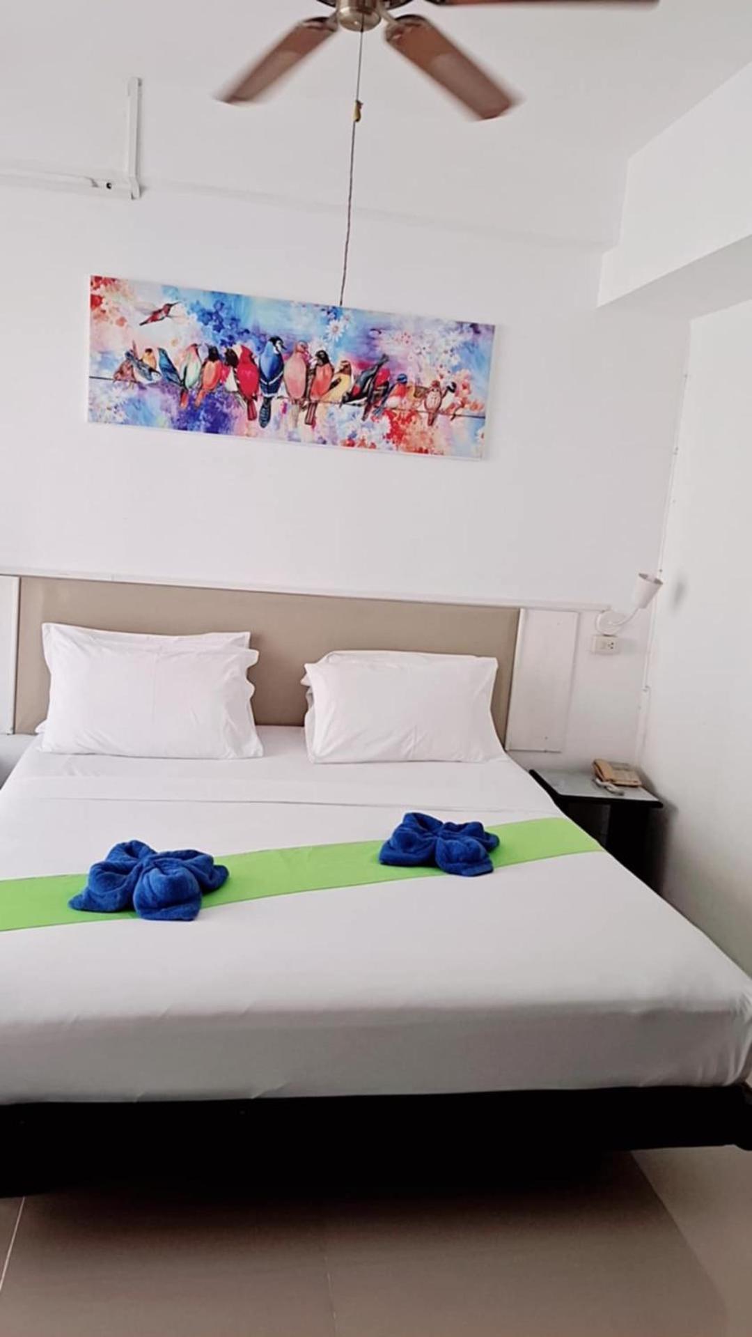 Boomerang Inn Phuket Extérieur photo