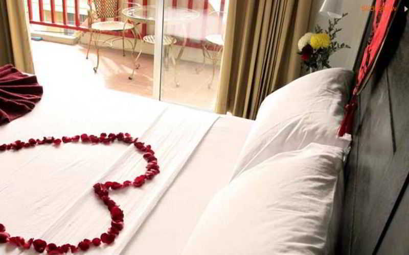 Boomerang Inn Phuket Extérieur photo